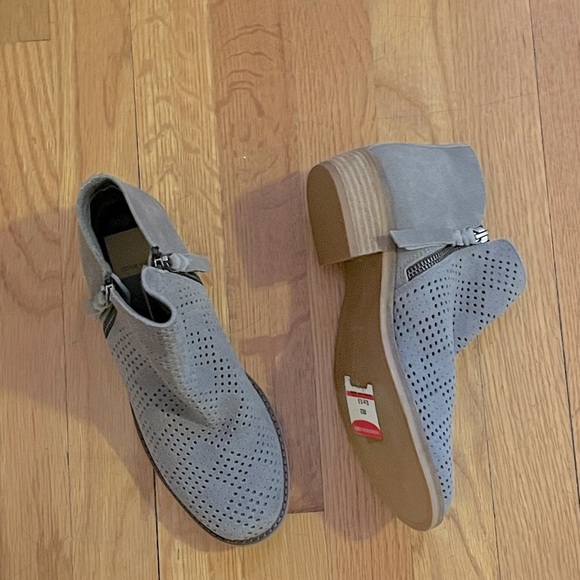 DOLCE VITA Gray Suede Perforated Leather Ankle Boots - Women’s Size 6.5 - New - Picture 4 of 7